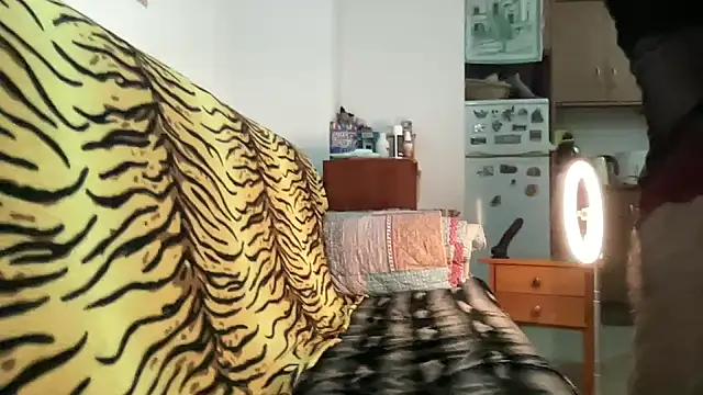 Snapshot of EroticVenetian chatting on 11/21/25, 06:56 EroticVenetian online show from 11/21/25, 06:56