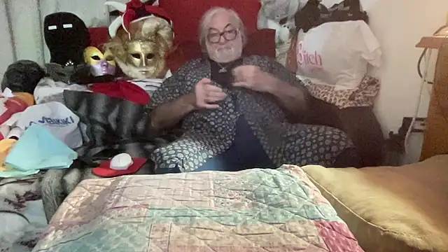 Snapshot of EroticVenetian chatting on 11/28/25, 07:27 EroticVenetian online show from 11/28/25, 07:27