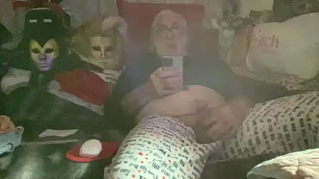 Snapshot of EroticVenetian chatting on 12/04/25, 10:51 EroticVenetian online show from 12/04/25, 10:51