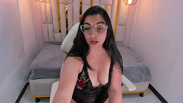Karla hernandez  online show from 02/04/25, 01:59