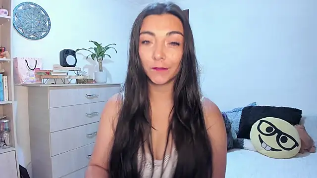 Karla hernandez  online show from 07/08/26, 10:42