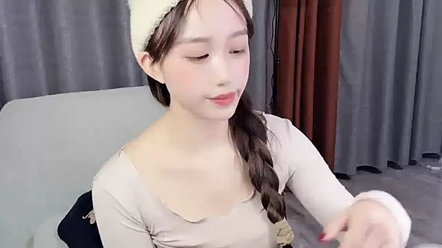 xiaotaozi163 online show from 02/11/25, 04:24
