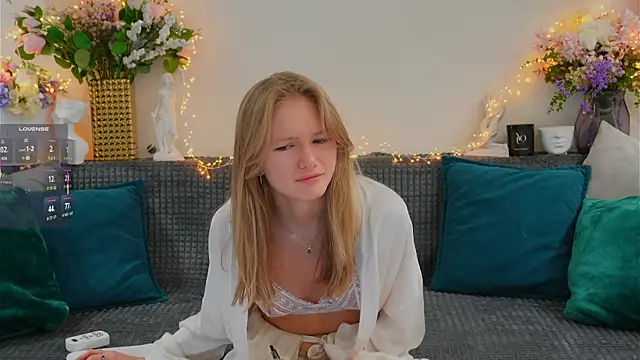 Alexandra Demore online show from 02/17/25, 01:04