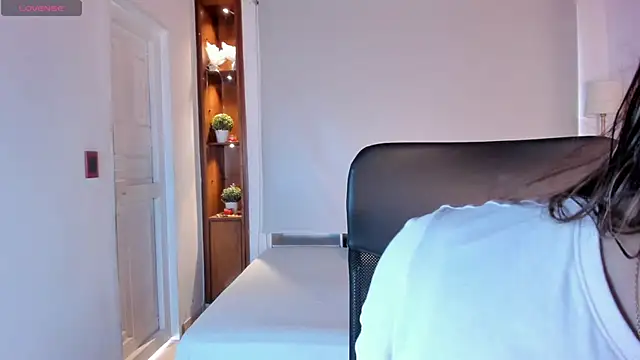 ambarcarterr online show from 02/13/25, 02:52