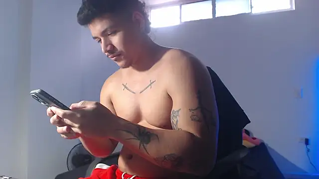 Snapshot of paulo_allen chatting on 10/06/25, 04:04 paulo allen online show from 10/06/25, 04:04