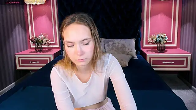 Snapshot of LinaVolberg chatting on 10/02/25, 06:09 LinaVolberg online show from 10/02/25, 06:09