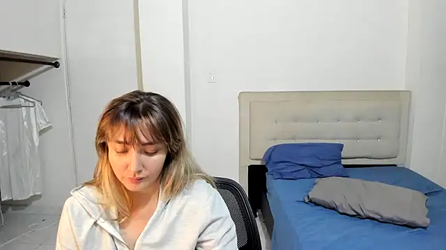 Snapshot of katy_pp chatting on 11/18/25, 01:55 katy pp online show from 11/18/25, 01:55