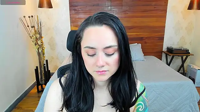 KatherineBond online show from 12/20/24, 08:23