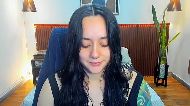 KatherineBond online show from 12/04/25, 07:22