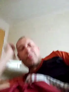 Snapshot of meateater1 chatting on 10/31/25, 09:54 meateater1 online show from 10/31/25, 09:54