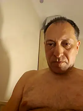 Snapshot of meateater1 chatting on 11/22/25, 04:06 meateater1 online show from 11/22/25, 04:06