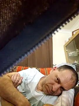 Snapshot of meateater1 chatting on 12/16/25, 06:40 meateater1 online show from 12/16/25, 06:40