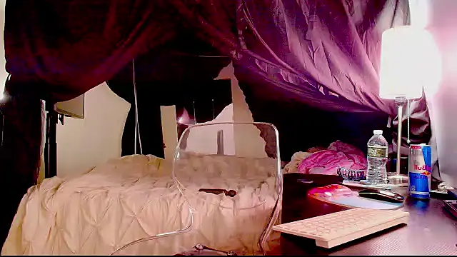 Snapshot of Aubreyessex chatting on 09/25/25, 06:33 Aubreyessex online show from 09/25/25, 06:33