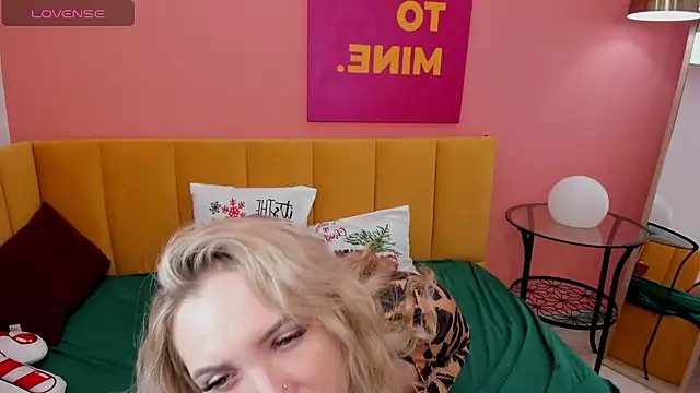 EvaMoran online show from 12/02/24, 08:09