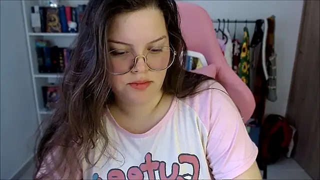 Snapshot of Gabiwaifu chatting on 09/26/25, 06:23 Gabiwaifu online show from 09/26/25, 06:23