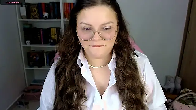 Snapshot of Gabiwaifu chatting on 10/17/25, 02:48 Gabiwaifu online show from 10/17/25, 02:48