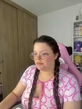 Snapshot of Gabiwaifu chatting on 10/25/25, 10:26 Gabiwaifu online show from 10/25/25, 10:26