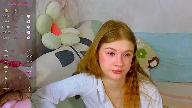 Snapshot of TrissMerigold9 chatting on 10/31/25, 09:32 TrissMerigold9 online show from 10/31/25, 09:32