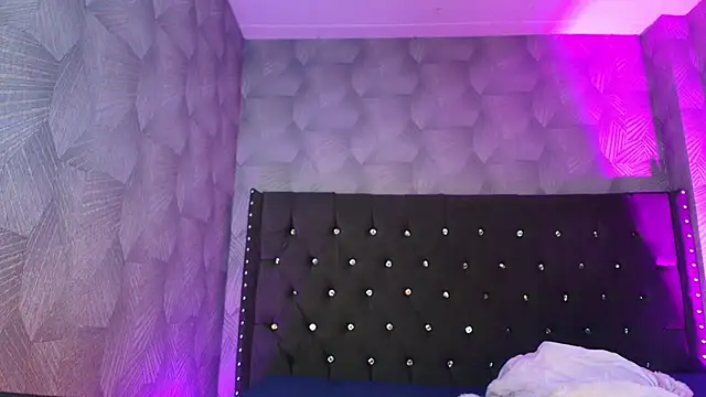 AnnaliOlsenX online show from 06/27/26, 07:19