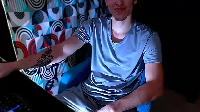 Snapshot of deividcloud36 chatting on 11/28/25, 01:08 deividcloud36 online show from 11/28/25, 01:08