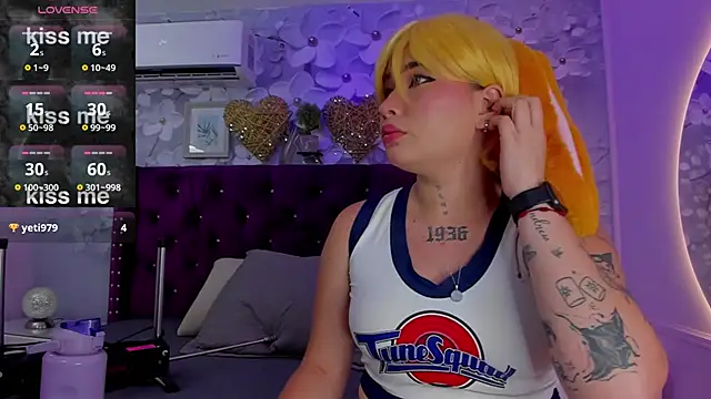 Danee 19  online show from 02/12/25, 02:43