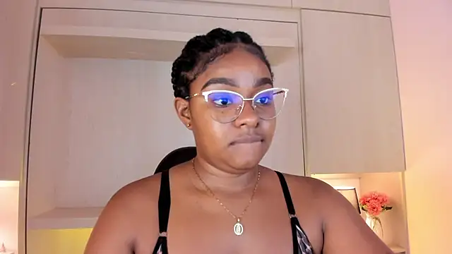 Snapshot of tamaraa_smiith chatting on 11/03/25, 07:37 tamaraa smiith online show from 11/03/25, 07:37