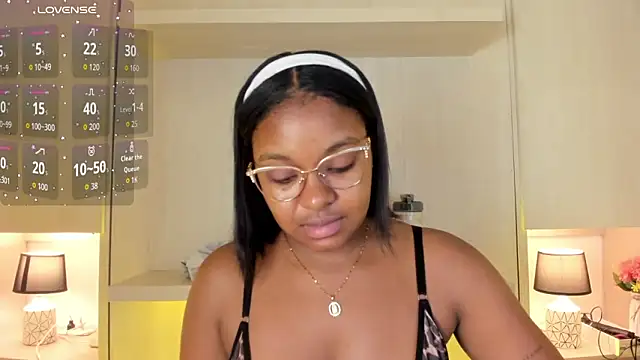 Snapshot of tamaraa_smiith chatting on 11/06/25, 07:48 tamaraa smiith online show from 11/06/25, 07:48