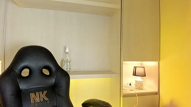 Snapshot of tamaraa_smiith chatting on 11/21/25, 07:34 tamaraa smiith online show from 11/21/25, 07:34