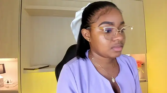 Snapshot of tamaraa_smiith chatting on 11/24/25, 08:08 tamaraa smiith online show from 11/24/25, 08:08