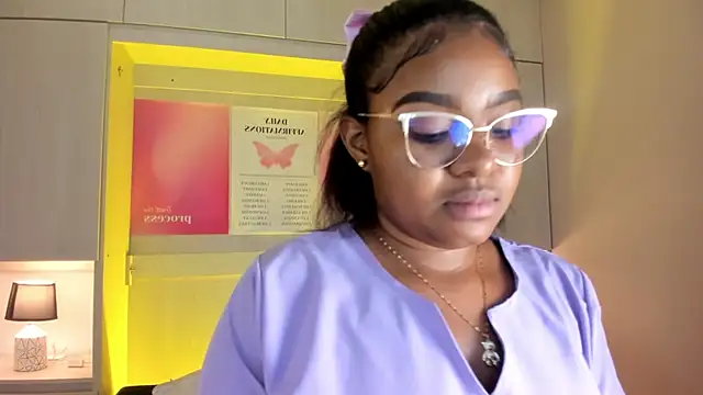 Snapshot of tamaraa_smiith chatting on 11/26/25, 07:37 tamaraa smiith online show from 11/26/25, 07:37