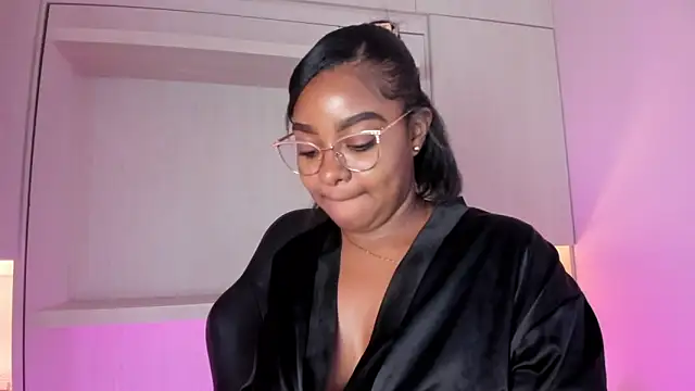 Snapshot of tamaraa_smiith chatting on 11/27/25, 07:38 tamaraa smiith online show from 11/27/25, 07:38