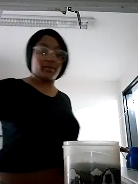 Adelehottman online show from 11/06/25, 12:17