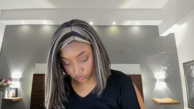 Adelehottman online show from 12/04/25, 12:14