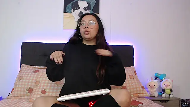 Snapshot of Peach-Lawrence chatting on 12/03/24, 09:56 Peach-Lawrence online show from 12/03/24, 09:56