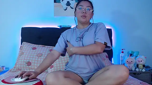 Snapshot of Peach-Lawrence chatting on 12/06/24, 05:33 Peach-Lawrence online show from 12/06/24, 05:33