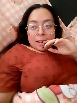 Snapshot of Peach-Lawrence chatting on 12/14/24, 06:30 Peach-Lawrence online show from 12/14/24, 06:30