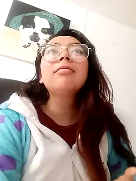 Snapshot of Peach-Lawrence chatting on 12/19/24, 04:13 Peach-Lawrence online show from 12/19/24, 04:13