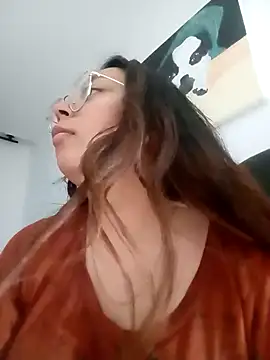 Snapshot of Peach-Lawrence chatting on 12/19/24, 11:03 Peach-Lawrence online show from 12/19/24, 11:03