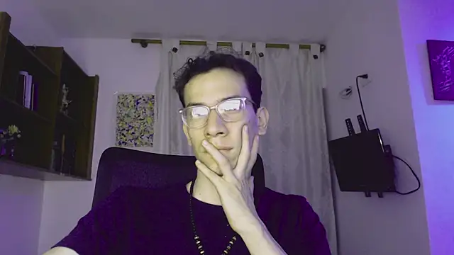 Snapshot of stikmanman chatting on 11/17/25, 05:13 stikmanman online show from 11/17/25, 05:13