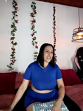 Snapshot of ariana_lavoie- chatting on 10/29/25, 09:16 ariana lavoie- online show from 10/29/25, 09:16