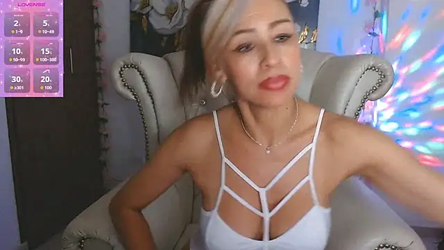 Snapshot of Isabelhot1 chatting on 04/16/26, 09:50 Isabelhot1 online show from 04/16/26, 09:50