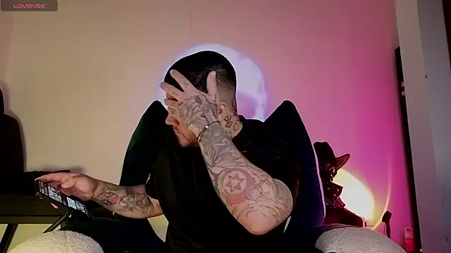 Ash gusbig online show from 11/13/25, 04:00