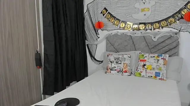 brittanypalmer2023 online show from 10/23/25, 02:49