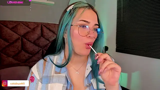 cattaleya    online show from 01/10/25, 03:07