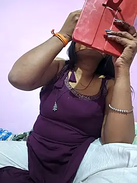 Snapshot of Samarya-78 chatting on 11/06/25, 08:32 Samarya-78 online show from 11/06/25, 08:32