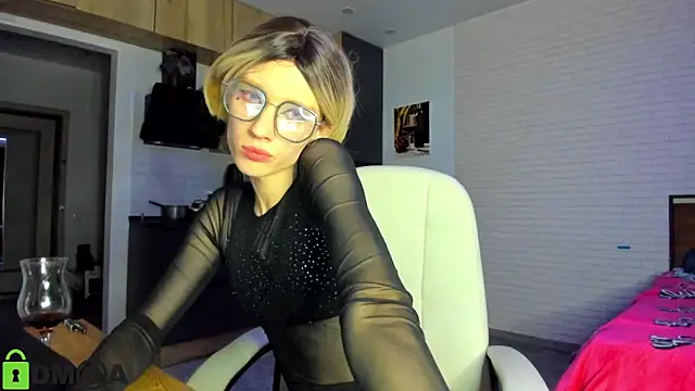 Snapshot of _Alice_Kitty chatting on 10/26/25, 03:18 Alice Kitty online show from 10/26/25, 03:18