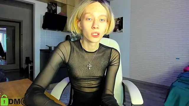 Snapshot of _Alice_Kitty chatting on 10/28/25, 04:49 Alice Kitty online show from 10/28/25, 04:49