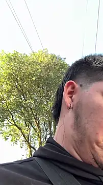 Snapshot of hellofmike chatting on 12/13/25, 08:58 hellofmike online show from 12/13/25, 08:58