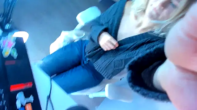 Snapshot of JennyWoody chatting on 09/21/25, 04:52 JennyWoody online show from 09/21/25, 04:52