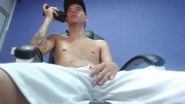 Snapshot of FrannBoy chatting on 03/03/25, 08:11 FrannBoy online show from 03/03/25, 08:11